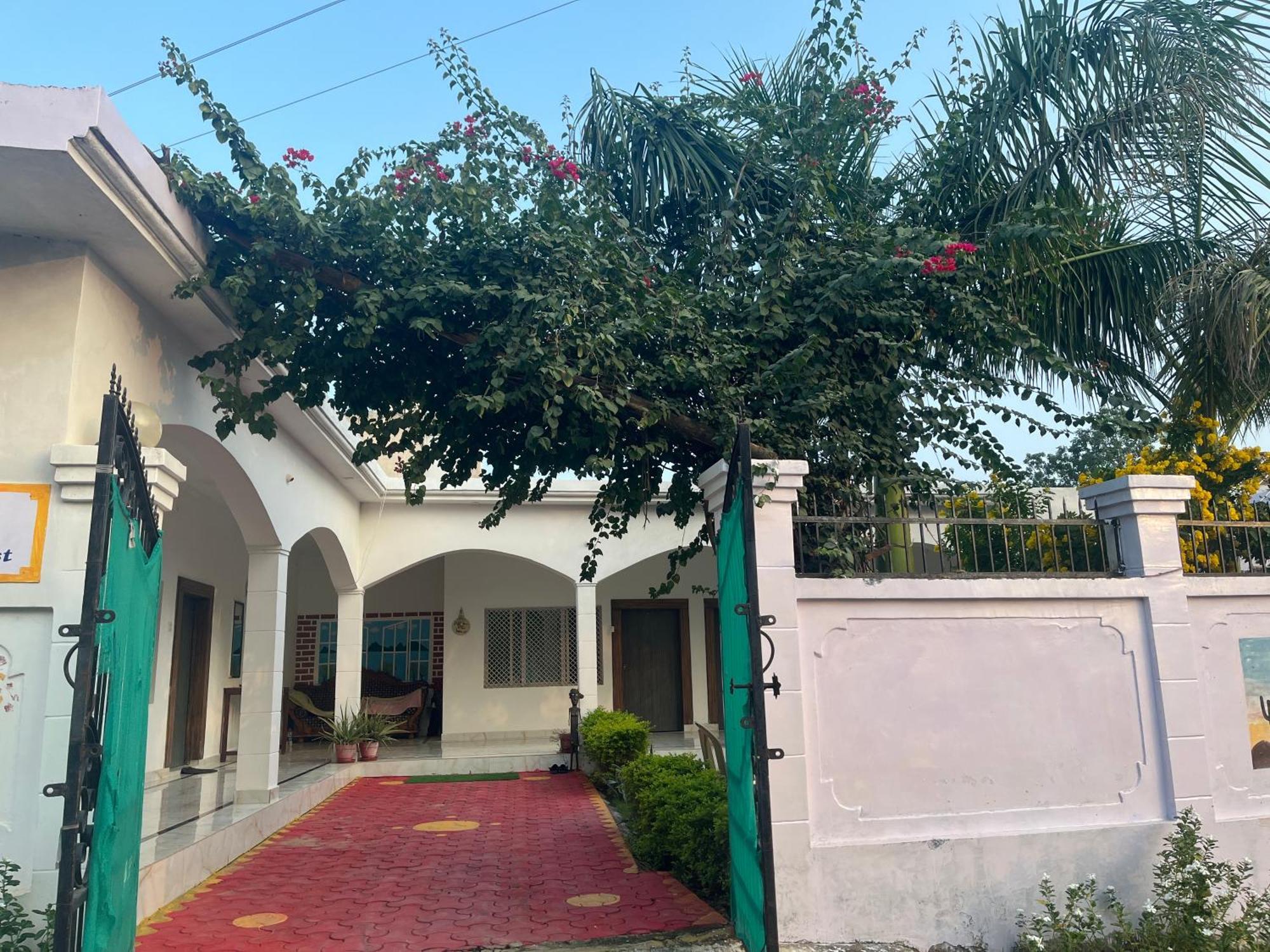 Sunrise Bed & Breakfast 克久拉霍 外观 照片