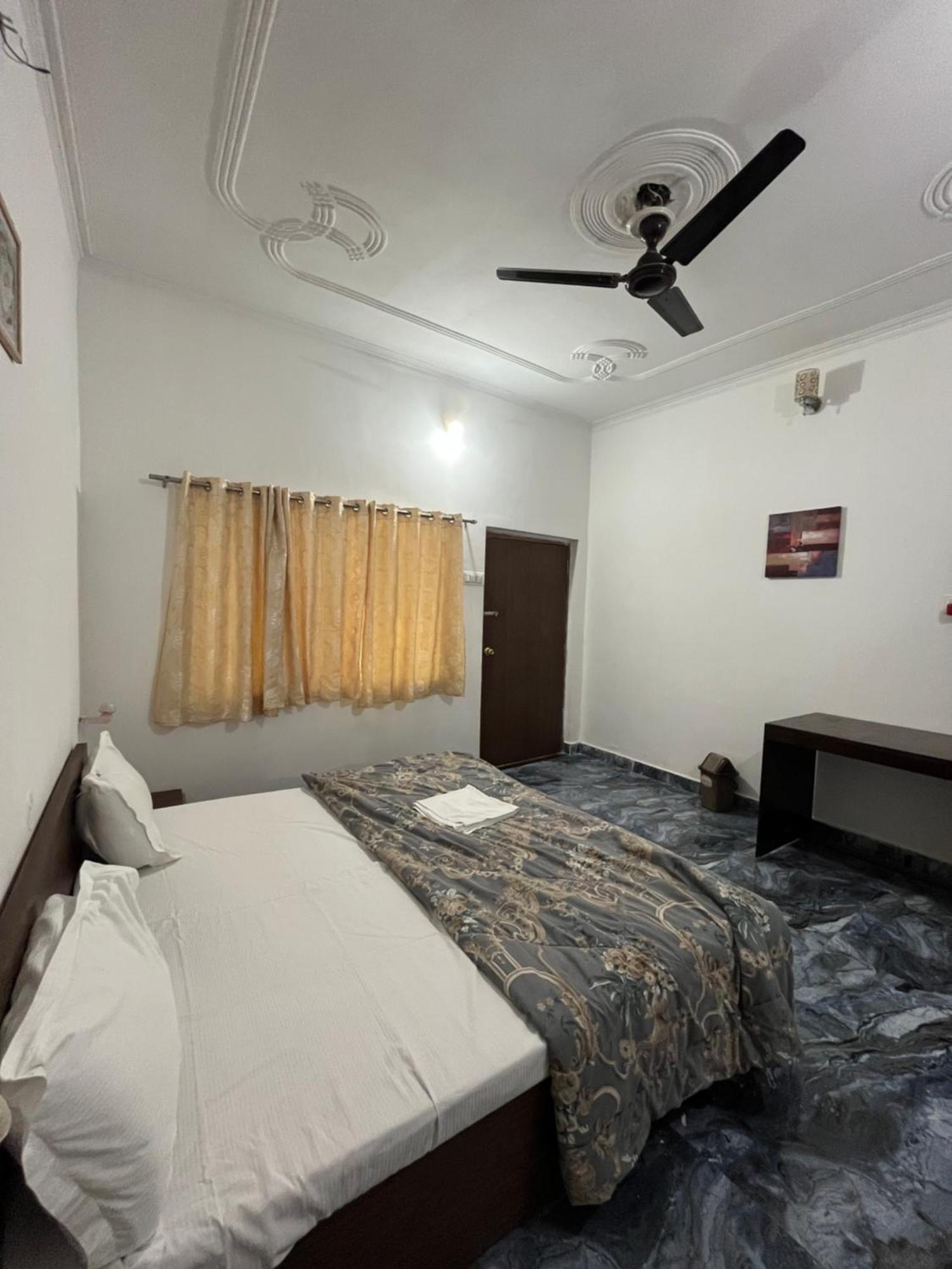 Sunrise Bed & Breakfast 克久拉霍 外观 照片
