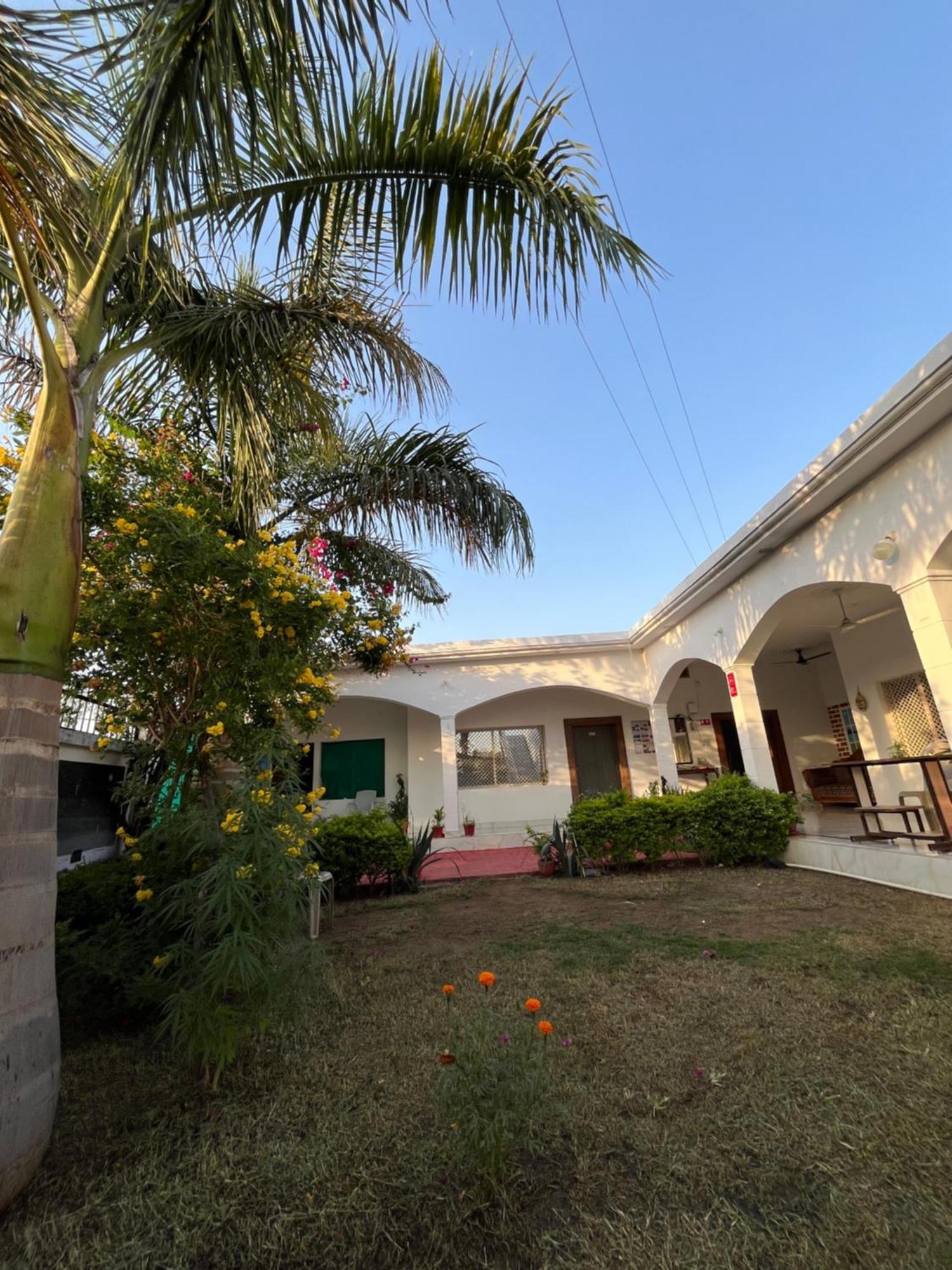 Sunrise Bed & Breakfast 克久拉霍 外观 照片